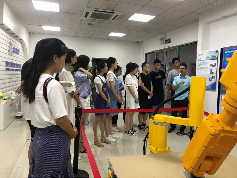 威客电竞展厅1.jpg