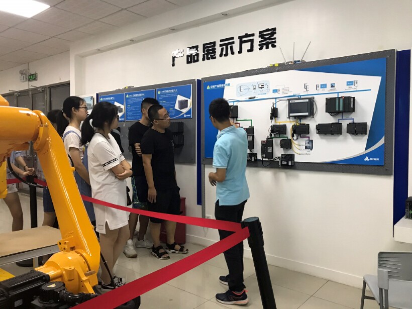 威客电竞展厅3.jpg